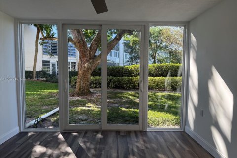 Condominio en venta en Coconut Creek, Florida, 2 dormitorios, 89.37 m2 № 1984445 - foto 3
