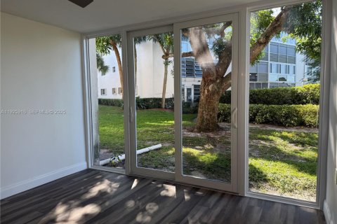 Condominio en venta en Coconut Creek, Florida, 2 dormitorios, 89.37 m2 № 1984445 - foto 9