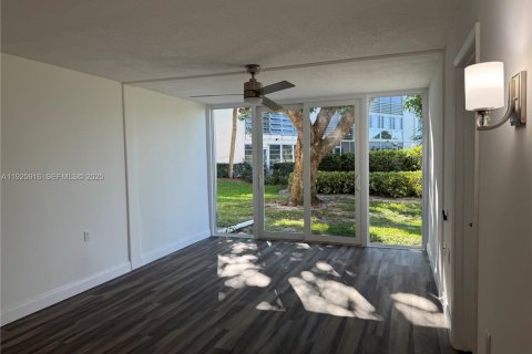 Condominio en venta en Coconut Creek, Florida, 2 dormitorios, 89.37 m2 № 1984445 - foto 6