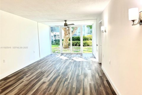 Condominio en venta en Coconut Creek, Florida, 2 dormitorios, 89.37 m2 № 1984445 - foto 8