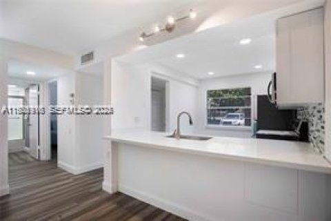 Купить кондоминиум в Коконат Крик, Флорида 2 спальни, 89.37м2, № 1984445 - фото 20