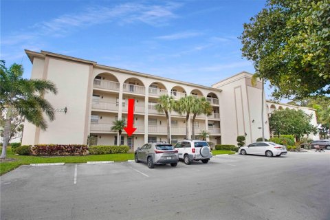 Condominio en venta en Coconut Creek, Florida, 2 dormitorios, 89.37 m2 № 1984445 - foto 1