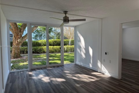 Condominio en venta en Coconut Creek, Florida, 2 dormitorios, 89.37 m2 № 1984445 - foto 7