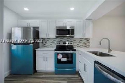 Купить кондоминиум в Коконат Крик, Флорида 2 спальни, 89.37м2, № 1984445 - фото 13