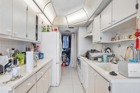 Купить кондоминиум в Санни-Айлс-Бич, Флорида 2 спальни, 118.45м2, № 1959619 - фото 20