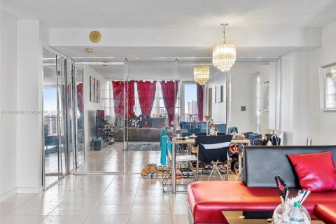 Купить кондоминиум в Санни-Айлс-Бич, Флорида 2 спальни, 118.45м2, № 1959619 - фото 17