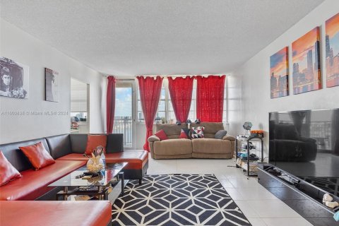 Купить кондоминиум в Санни-Айлс-Бич, Флорида 2 спальни, 118.45м2, № 1959619 - фото 12