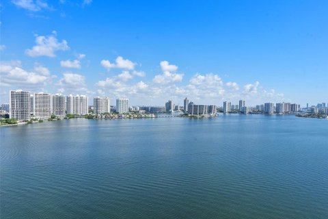 Купить кондоминиум в Санни-Айлс-Бич, Флорида 2 спальни, 118.45м2, № 1959619 - фото 9