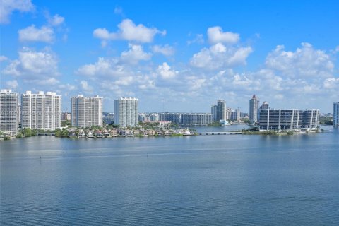 Купить кондоминиум в Санни-Айлс-Бич, Флорида 2 спальни, 118.45м2, № 1959619 - фото 7