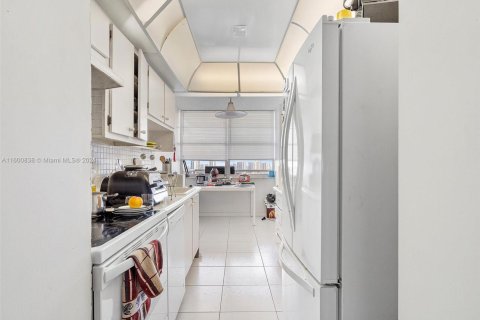 Купить кондоминиум в Санни-Айлс-Бич, Флорида 2 спальни, 118.45м2, № 1959619 - фото 18