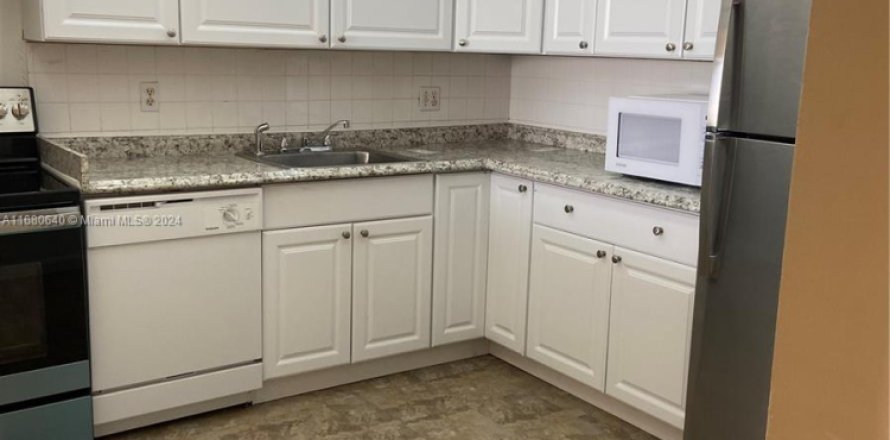 Condominio en North Miami, Florida, 2 dormitorios  № 1812094