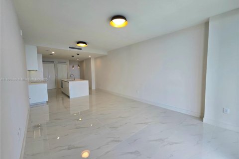 Condominio en alquiler en Miami, Florida, 1 dormitorio, 114.73 m2 № 1943598 - foto 21