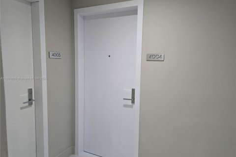 Condominio en alquiler en Miami, Florida, 1 dormitorio, 114.73 m2 № 1943598 - foto 10