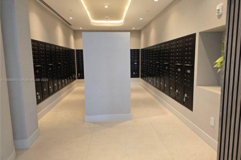 Condominio en alquiler en Miami, Florida, 1 dormitorio, 114.73 m2 № 1943598 - foto 9