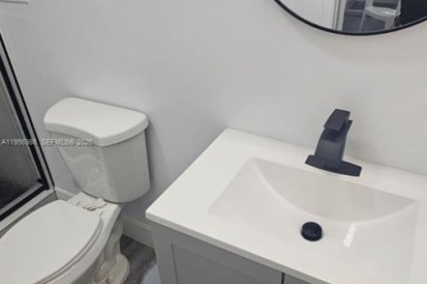 Propiedad comercial en Miami, Florida 1 dormitorio, 37.16 m2 № 2011185