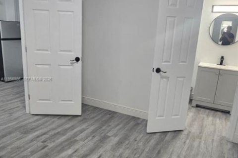Propiedad comercial en alquiler en Miami, Florida, 1 dormitorio, 37.16 m2 № 2011185 - foto 3
