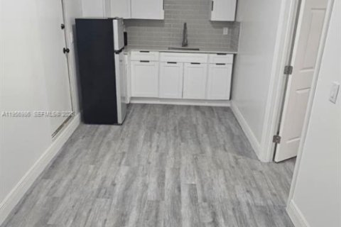 Propiedad comercial en alquiler en Miami, Florida, 1 dormitorio, 37.16 m2 № 2011185 - foto 5