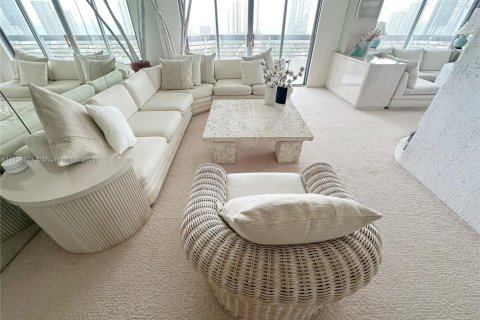 Condominio en alquiler en Aventura, Florida, 3 dormitorios, 157.38 m2 № 1982438 - foto 3