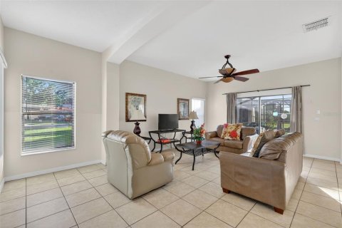 House in Clermont, Florida 4 bedrooms, 192.49 sq.m. № 2101366 - photo 5