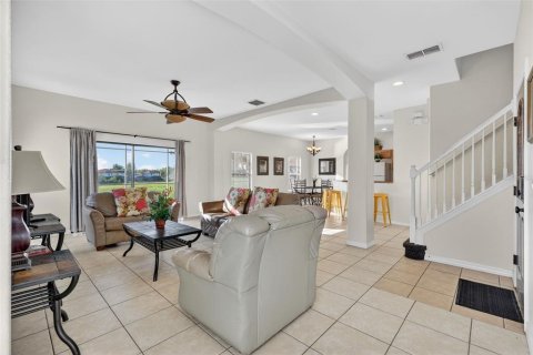 House in Clermont, Florida 4 bedrooms, 192.49 sq.m. № 2101366 - photo 4