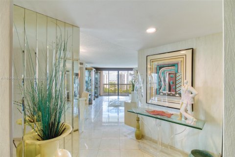 Copropriété à vendre à Aventura, Floride: 2 chambres, 117.99 m2 № 1888997 - photo 4