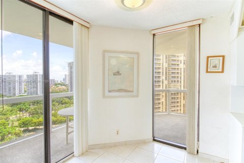 Copropriété à vendre à Aventura, Floride: 2 chambres, 117.99 m2 № 1888997 - photo 14