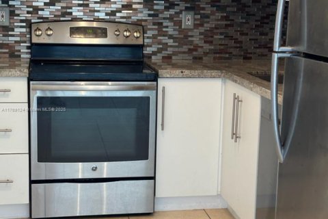 Copropriété à louer à North Bay Village, Floride: 1 chambre, 87.33 m2 № 1920885 - photo 5