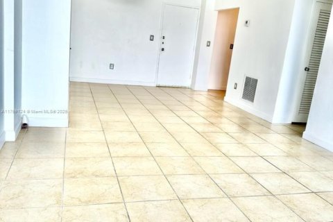 Copropriété à louer à North Bay Village, Floride: 1 chambre, 87.33 m2 № 1920885 - photo 7