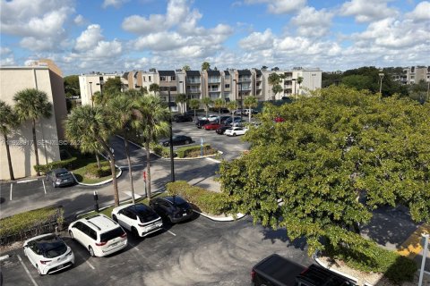 Copropriété à louer à Miami, Floride: 1 chambre, 66.43 m2 № 1987323 - photo 12