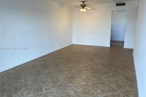 Copropriété à louer à Miami, Floride: 1 chambre, 66.43 m2 № 1987323 - photo 7