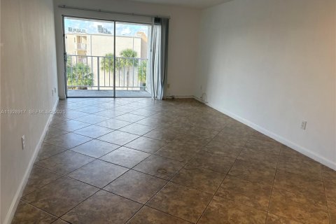 Copropriété à louer à Miami, Floride: 1 chambre, 66.43 m2 № 1987323 - photo 4