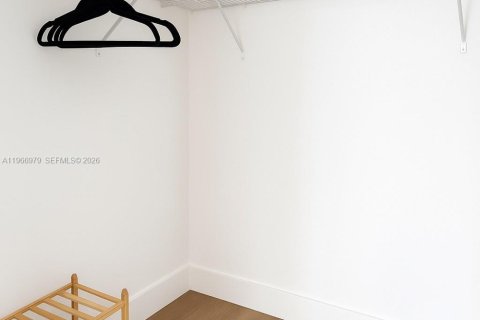 Condo in Sunny Isles Beach, Florida, 2 bedrooms  № 2028405 - photo 17