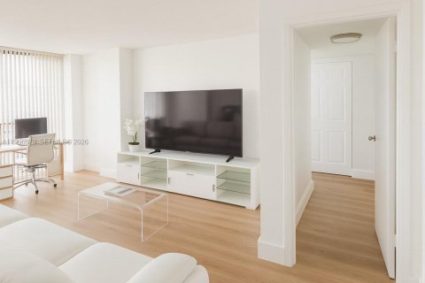 Condo in Sunny Isles Beach, Florida, 2 bedrooms  № 2028405 - photo 4