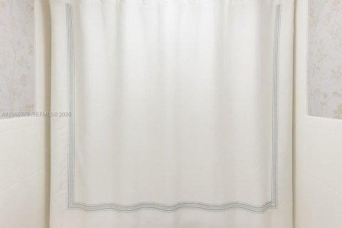 Condo in Sunny Isles Beach, Florida, 2 bedrooms  № 2028405 - photo 18