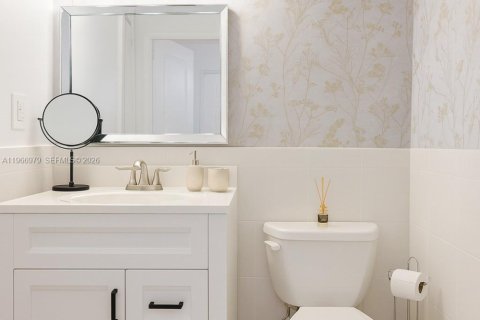 Condo in Sunny Isles Beach, Florida, 2 bedrooms  № 2028405 - photo 19