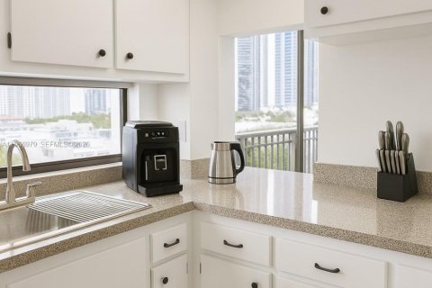 Condo in Sunny Isles Beach, Florida, 2 bedrooms  № 2028405 - photo 8