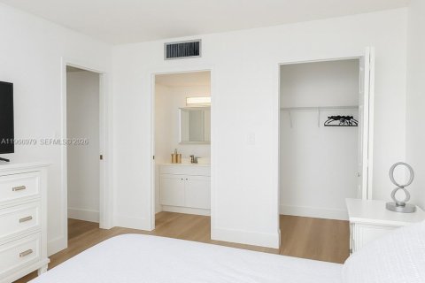 Condo in Sunny Isles Beach, Florida, 2 bedrooms  № 2028405 - photo 10