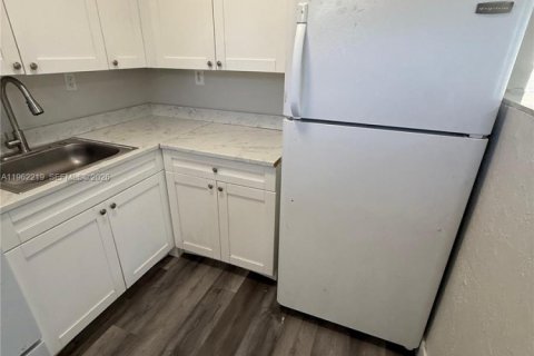 Villa ou maison à louer à Fort Lauderdale, Floride: 3 chambres, 116.31 m2 № 2023879 - photo 12