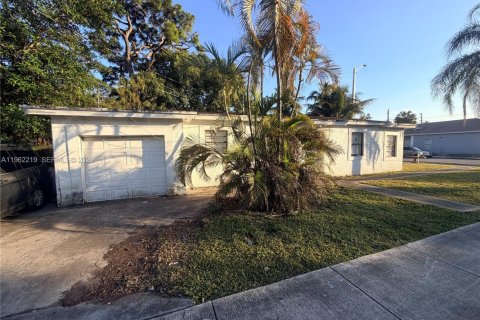 Villa ou maison à louer à Fort Lauderdale, Floride: 3 chambres, 116.31 m2 № 2023879 - photo 5