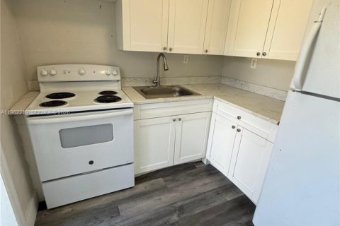 Villa ou maison à louer à Fort Lauderdale, Floride: 3 chambres, 116.31 m2 № 2023879 - photo 3