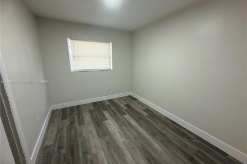 Villa ou maison à louer à Fort Lauderdale, Floride: 3 chambres, 116.31 m2 № 2023879 - photo 7