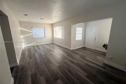 Villa ou maison à louer à Fort Lauderdale, Floride: 3 chambres, 116.31 m2 № 2023879 - photo 11