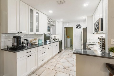 House in West Palm Beach, Florida 3 bedrooms, 165.92 sq.m. № 2187586 - photo 3