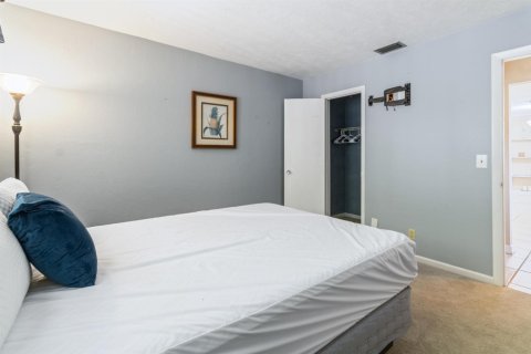 House in West Palm Beach, Florida 3 bedrooms, 165.92 sq.m. № 2187586 - photo 11