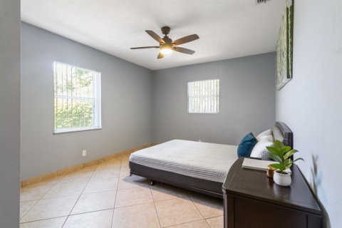 House in West Palm Beach, Florida 3 bedrooms, 165.92 sq.m. № 2187586 - photo 13