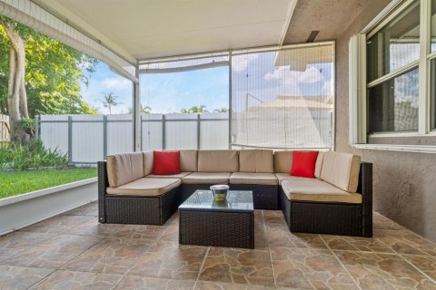 House in West Palm Beach, Florida 3 bedrooms, 165.92 sq.m. № 2187586 - photo 16