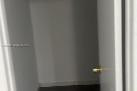 Casa en alquiler en Miami, Florida, 3 dormitorios, 130.06 m2 № 2059511 - foto 7