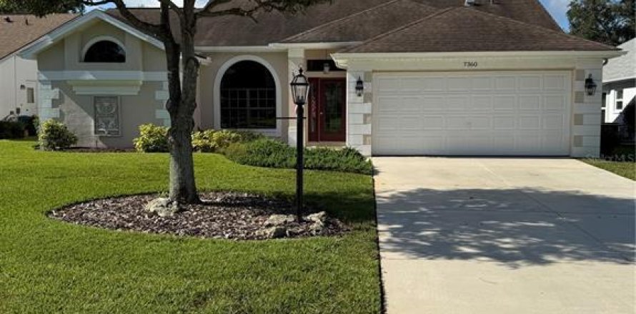 House in Spring Hill, Florida 2 bedrooms, 187.66 sq.m. № 1832884