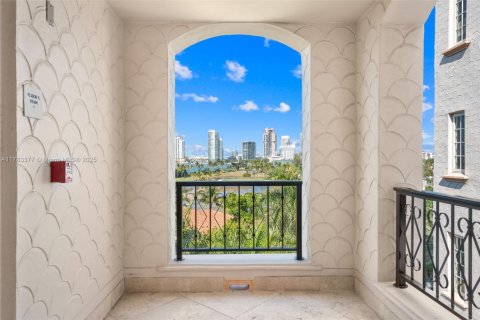 Condo in Fisher Island, Florida, 4 bedrooms  № 1863300 - photo 2