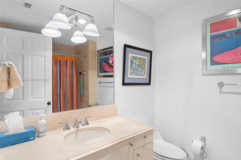 Condo in Fisher Island, Florida, 4 bedrooms  № 1863300 - photo 16
